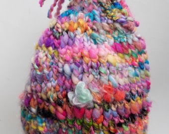 Joli bonnet multicolore laine filée et teinte à la main
