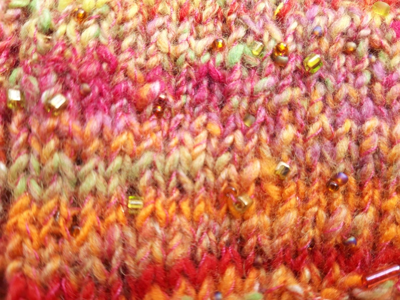 Mitaines tricotées main laine mérinos filée et teinte à la main multicolore tons orange rouge microperles image 4
