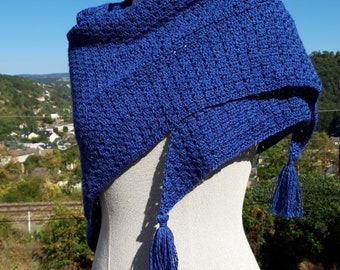 Châle triangulaire crocheté main et 100% laine mérinos bleu