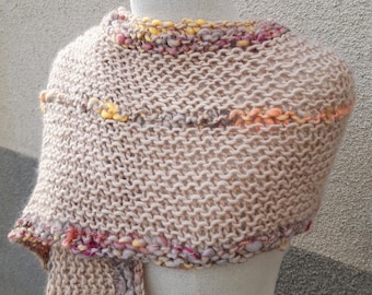 écharpe tricotée main en laine fantaisie multicolore et laine alpaga beige