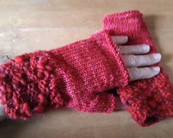 mitaines tricotées main en laine fantaisie et laine rouge