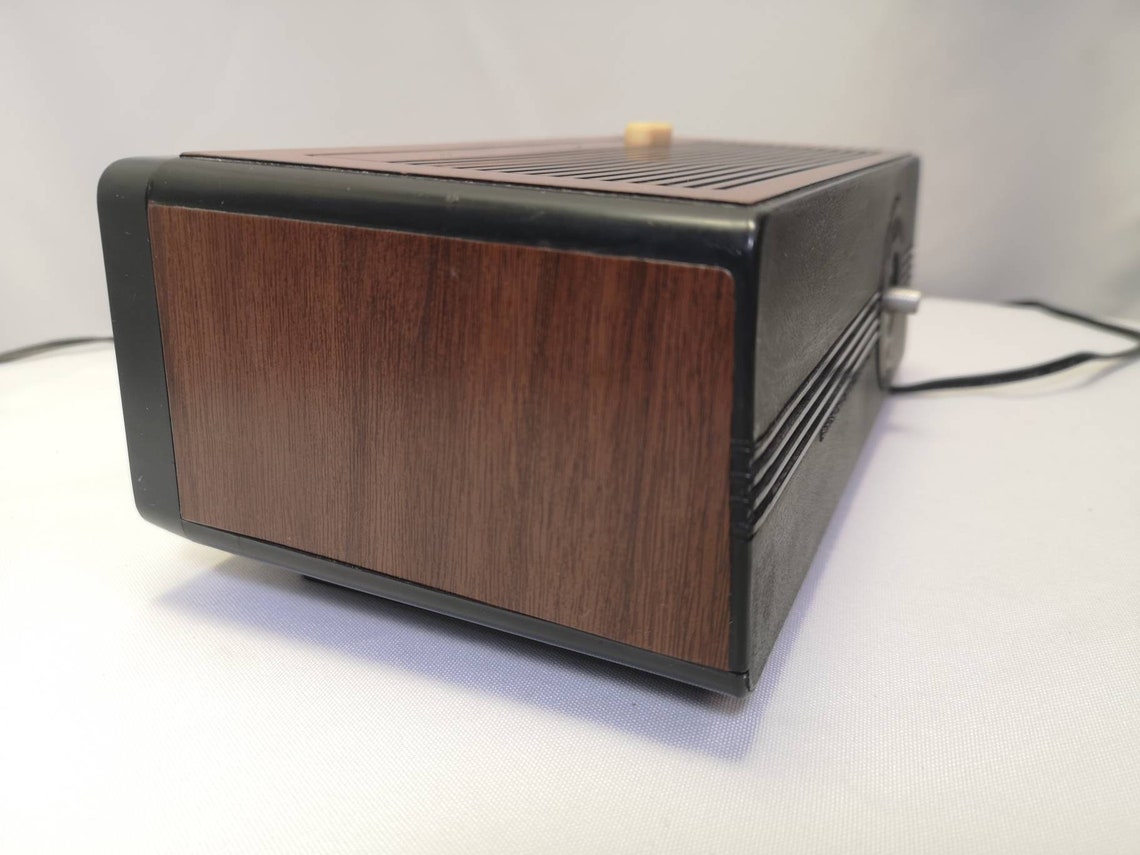 Vintage Realistic clock radio 80s retro vintage radio AM FM Etsy