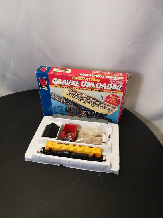 Life like 21311 HO Scale Operating Gravel Unloader Train Model