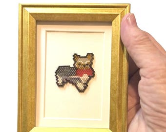 Cuadro de Yorkshire Terrier en miniatura bordado a mano con cuentas, retrato de perro enmarcado, cuadro de cuentas pequeñas, decoración de escritorio.