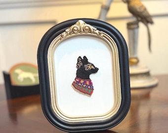 Ägyptische Katze in verzierten Schwarz-Gold-Rahmen - Handgemachte Miniatur Miyuki Delica Wandkunst - Gothic Katzendekor