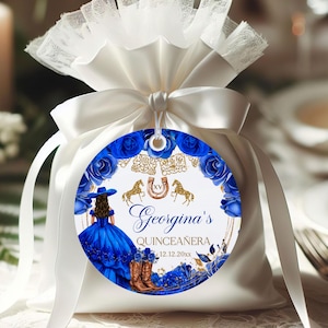 Bewerkbare koningsblauwe westernlabels voor quinceañera | Koningsblauwe rozen, cowboylaarzen en paarden | Elegante ronde stickers koningsblauwe bloemen, QRB1