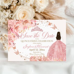 Elegante invitación de quinceañera con rosas reales, corona floral rosa y oro rosa, anuncio editable de dulces 16, PRG7
