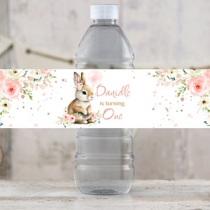 EDITIERBARE Blumenhasen-Wasserflaschenetiketten für Geburtstagsfeier, Kaninchen-Partydekoration, Oster-Geburtstags-Geschenk, einige Hasenflaschenetiketten, SBO1