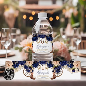 Rustikale ländliche Quinceanar Wasserflaschenetiketten | Marineblau Floral & Cowboy Boots | Sweet Sixteen Wasserflasche mit Blumenmuster, QNB11