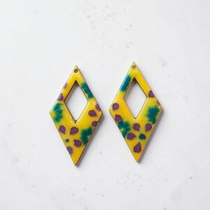 Componentes Cloisonné Orquídea Raio de Sol, Acessórios de Joalheria Esmaltados com Estampa Floral, Berloques em Formato de Diamante