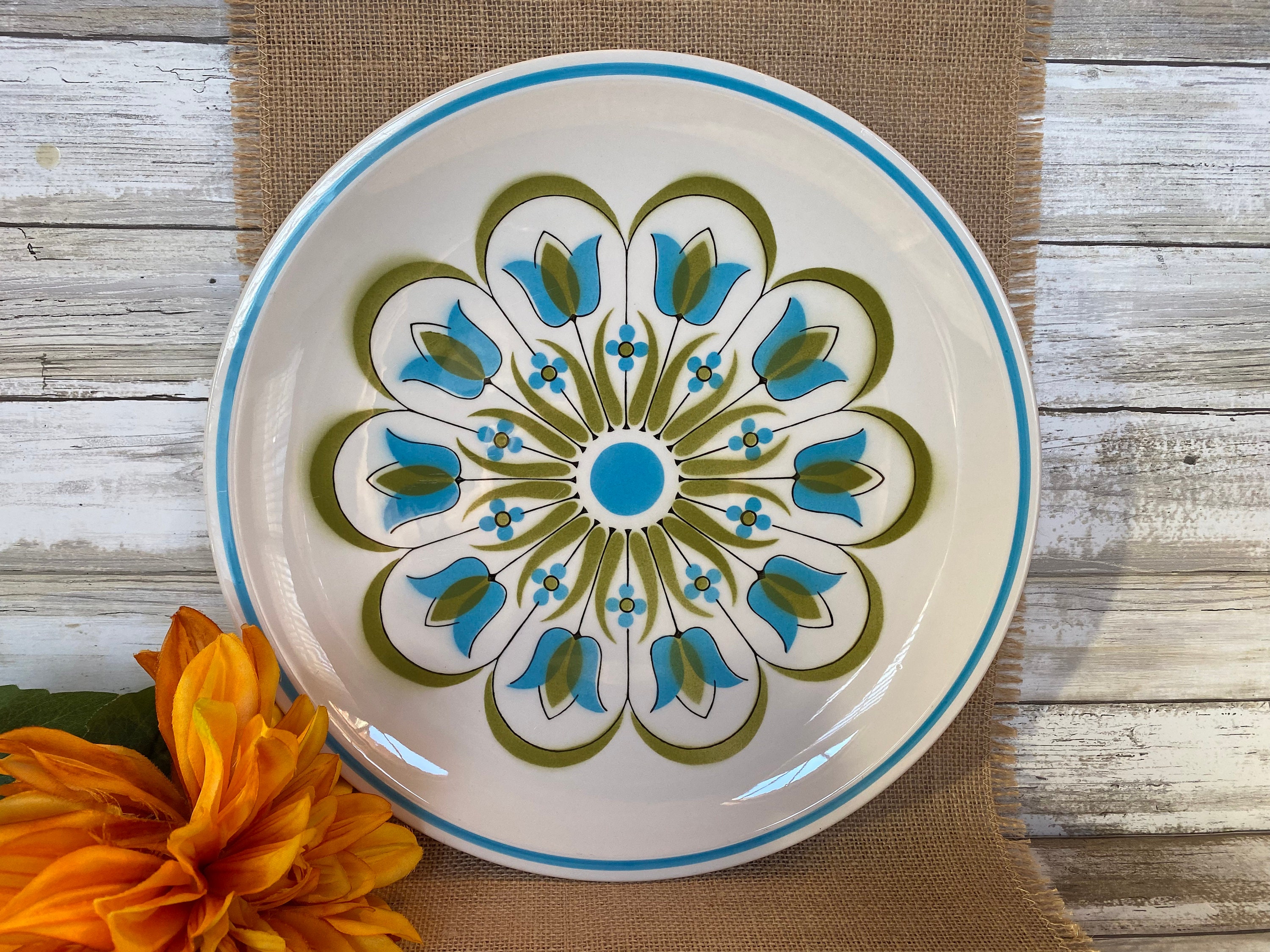 Vintage - Mikasa - Crest - Tulip Pattern - Chop Plate - 12 1/4
