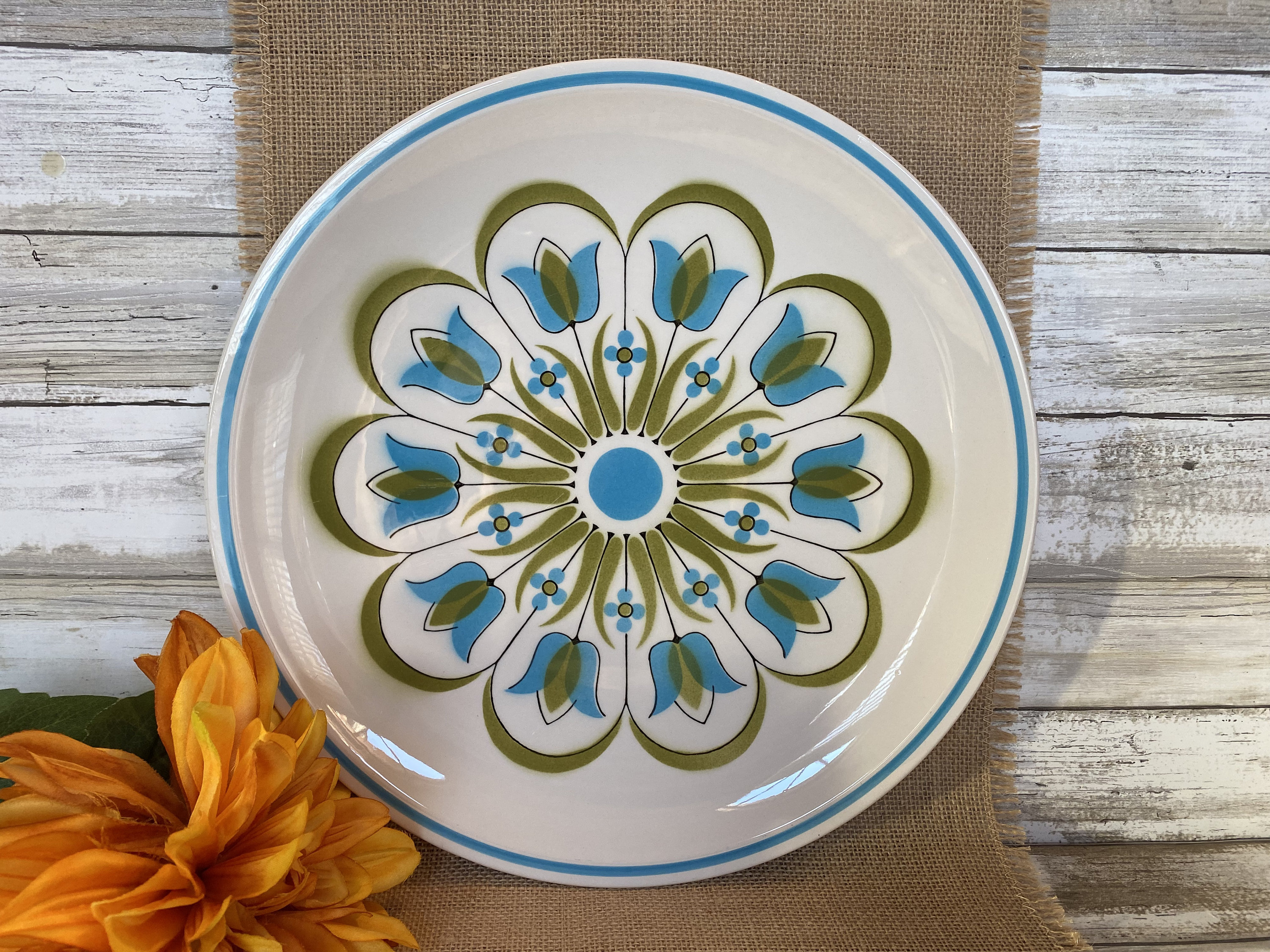Vintage - Mikasa - Crest - Tulip Pattern - Chop Plate - 12 1/4