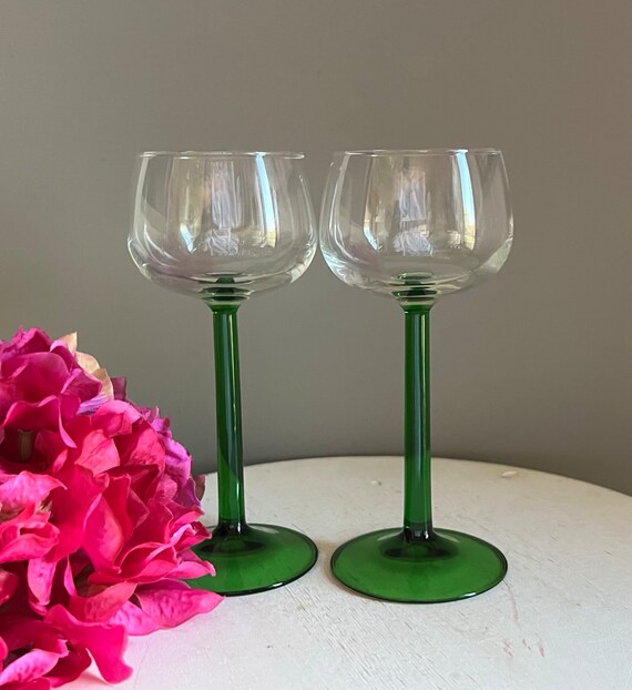 Vintage Green Stemmed Wine Glass Set Vintage Green Stemmed Wine Glass Set