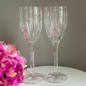 Mikasa Uptown, Vertical & Swirl Cuts: Champagne Flute (s), 9 3/8 Tall —  Dishes Encore