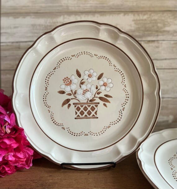 Cumberland Stoneware by Hearthside Mayblossom Set of Dinner Plates  10 1/2