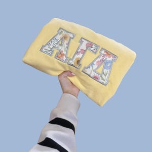 Benutzerdefinierte Sorority griechischen Buchstaben Applikation gesticktes Sweatshirt - personalisierte Sorority Kleid, Schwesternschaft Geschenk, besticktes Sweatshirt