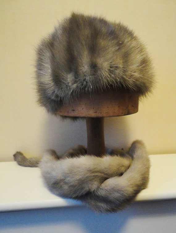 Vintage 1950s Silver Grey Sapphire, Real Mink Fur… - image 1