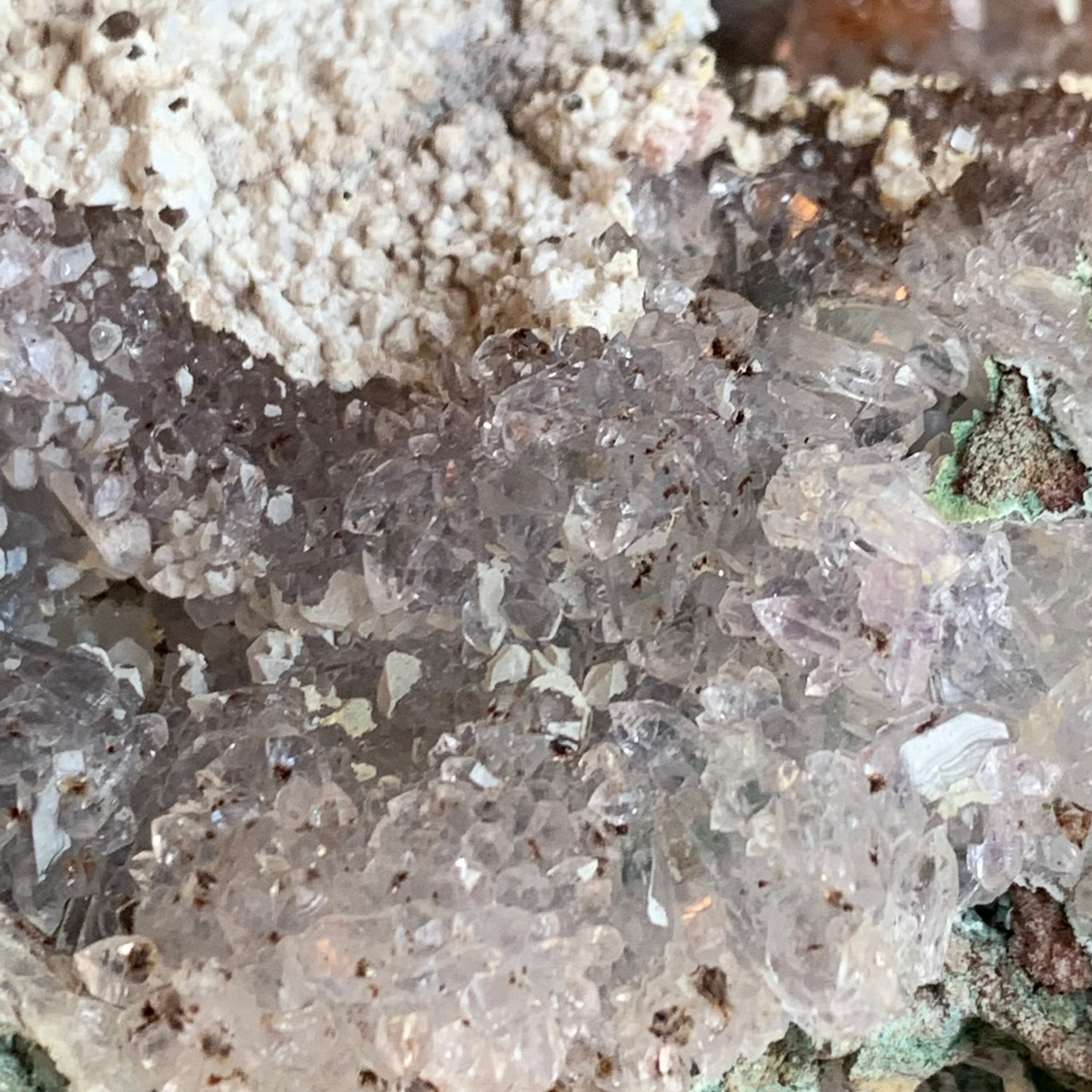 レインボーアゲートギャラクシーカルセドニージオード：ピンク