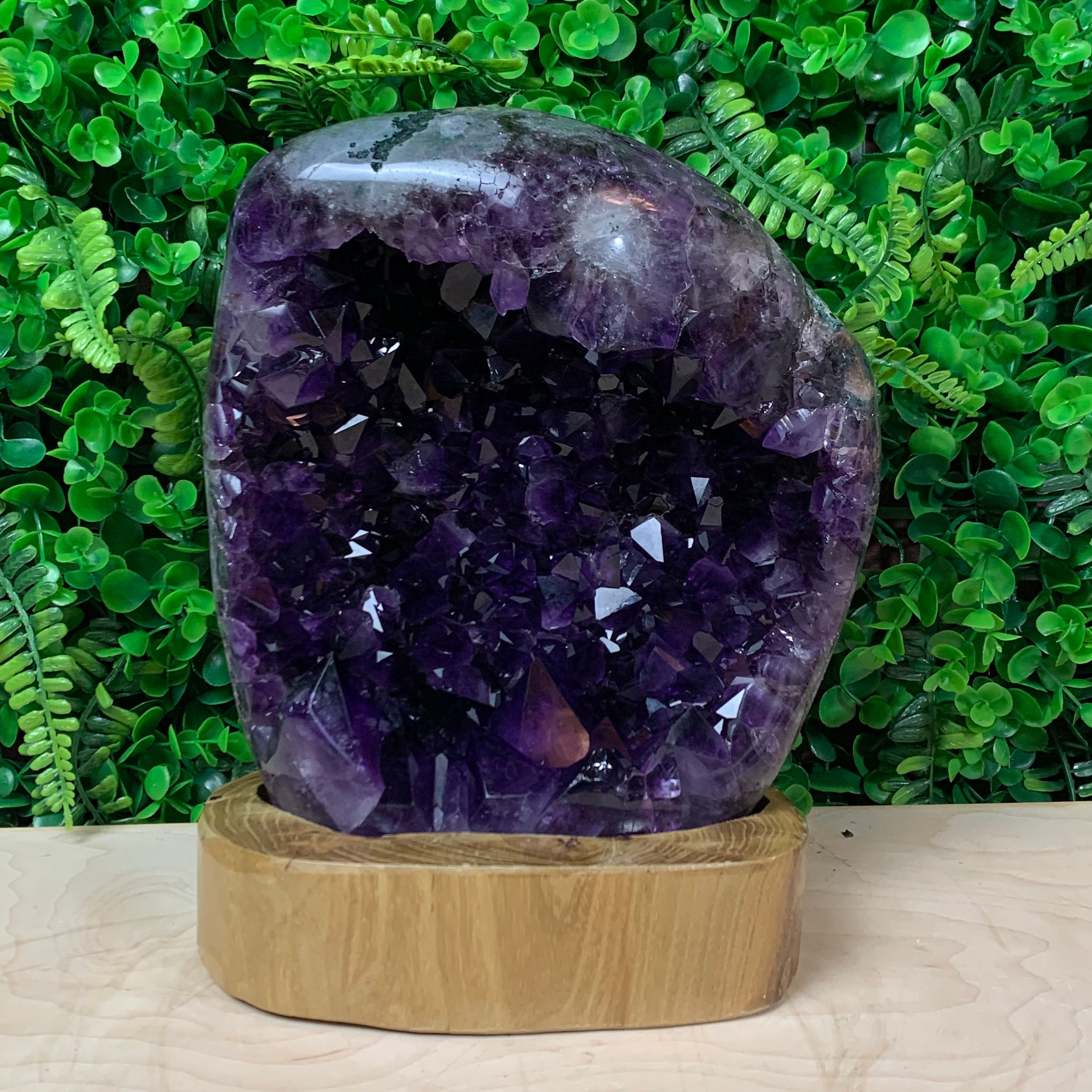 大型アメジスト置物 木製スタンド付き 木製スタンド付き大型パープルアメジストカテドラルクラスター - 10.5