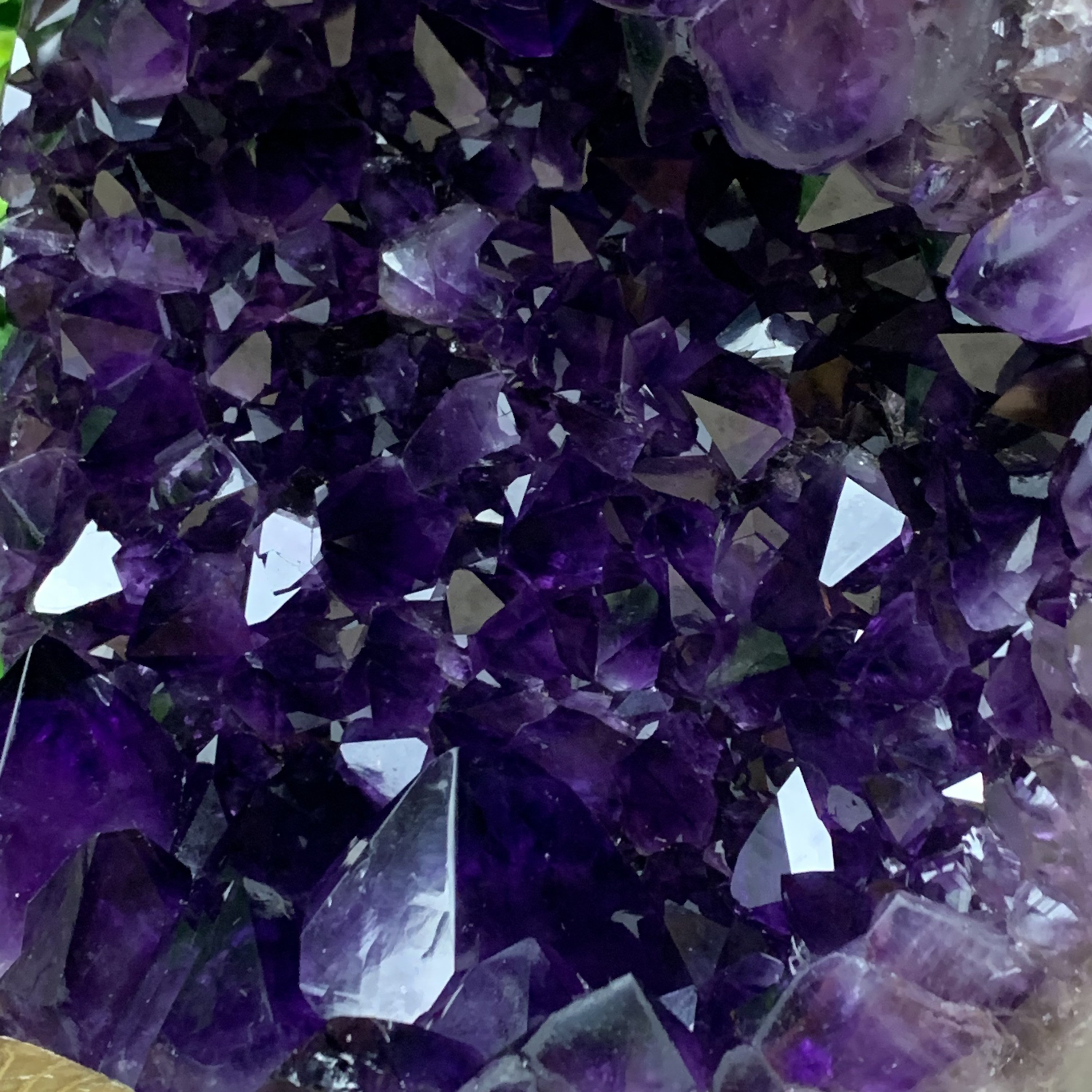 木製スタンド付き大型パープルアメジストカテドラルクラスター - 10.5