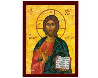 Może przedstawiać: Ikona religijna przedstawiająca Jezusa Chrystusa w czerwono-zielonej szacie, trzymającego książkę z greckim tekstem. Ikona jest umieszczona na żółtym tle z złotą aureolą wokół głowy Jezusa. Tekst na książce brzmi "Eгo EIMI H ODOΣ To Pac A EN TI Caλoς Eςeςe Oι Ta AλYς Aςoςeς Eςi To Aςς MON & Mη Tης Zωης".