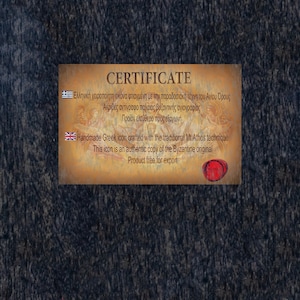 Puede incluir: Certificado para un icono griego hecho a mano, elaborado con la t&eacute;cnica tradicional del Monte Athos. El certificado indica que el icono es una copia aut&eacute;ntica del original bizantino y es un producto libre de exportaci&oacute;n. El certificado presenta un sello de cera roja con la palabra "HOLY" impresa en &eacute;l.