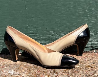 Salvatore Ferragamo vintage Escarpins à bout rond Cuir verni crème noir Italie 8,5