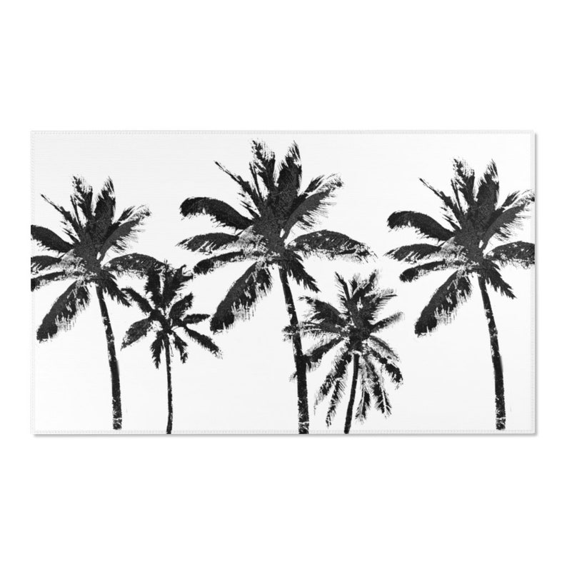 Peut inclure: Silhouette noire et blanche de cinq palmiers sur fond blanc. Les palmiers sont stylis&eacute;s et ont un aspect vieilli.