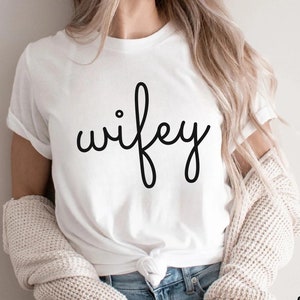 Wifey Shirt Hochzeit Party Shirt Flitterwochen Shirt Verlobungsgeschenk Hochzeitsgeschenk Frau Shirt Just Married Shirts Jubiläumsgeschenk Zukunft Wifey