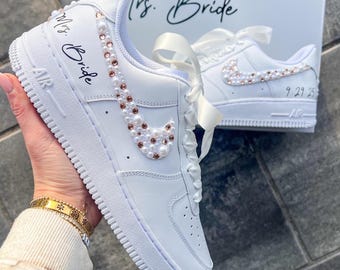 Personalisierte Braut Air Force 1 Sneakers: Champagner Strass & Perle Hochzeitsschuhe