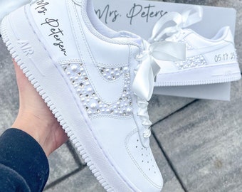 Personalisierte Braut Air Force 1 Sneakers: Strass & Perle Hochzeitsschuhe
