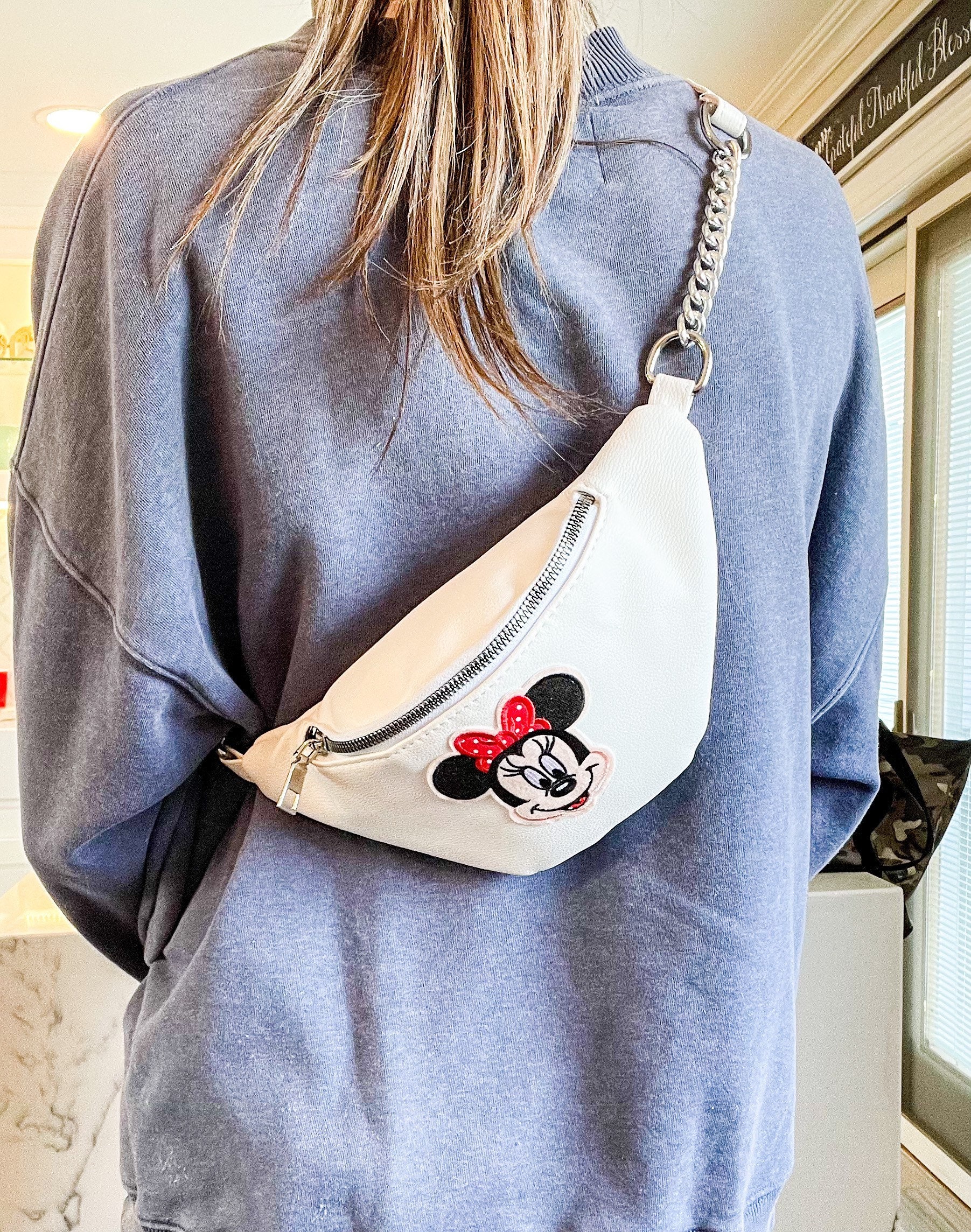 Minnie Mouse Vegan Leather Fanny Pack: Adjustable Belt Bag  display picture 3
