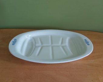 Plateau Corningware Bleuet bleu. Fabriqué au Canada.