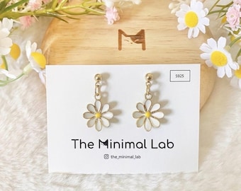 White Daisy Dangle Earring Cute Flower Jewelry Dainty Nature Floral Earrings Handmade Spring Bouquet Earring Plant Jewelry Flower Lover Gift