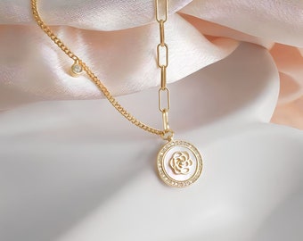 Cute Camellia Flower Necklace, French Vintage Floral Necklace,  Fun Summer Bouquet Gold Jewelry, Dainty Elegant Necklace Gift for Girlfriend