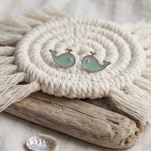 Brincos de Baleia Azul em Prata de Lei, Brincos de Animal Marinho, Brincos Delicados com Design de Oceano, Presente Ideal para Amantes do Mar e Marinheiros, Brincos Minimalistas e Pequenos.
