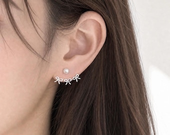 Schleifenohrring mit Perle, niedlicher Ohrstecker mit Schleife, Ohrkletterer mit Schleife, silberner Ohrring, Geschenk für Perlenliebhaber, Ohrstecker mit Schleife