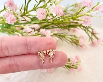 Pendiente de varita mágica, accesorio de anime japonés, medallón de corazón, pendientes de botón, linda joyería de mago, pendientes de princesa de oro rosa, pendiente de estrella y luna.