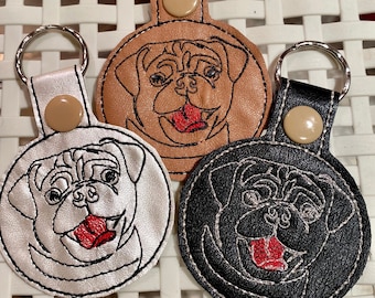 ITH Mops Schlüsselanhänger Maschine Stickerei Design. Mops Gesicht Stickerei. Schlüsselanhänger, Snap-Tab in den Reifen Stickerei-Design. Für den Reifen 4x4