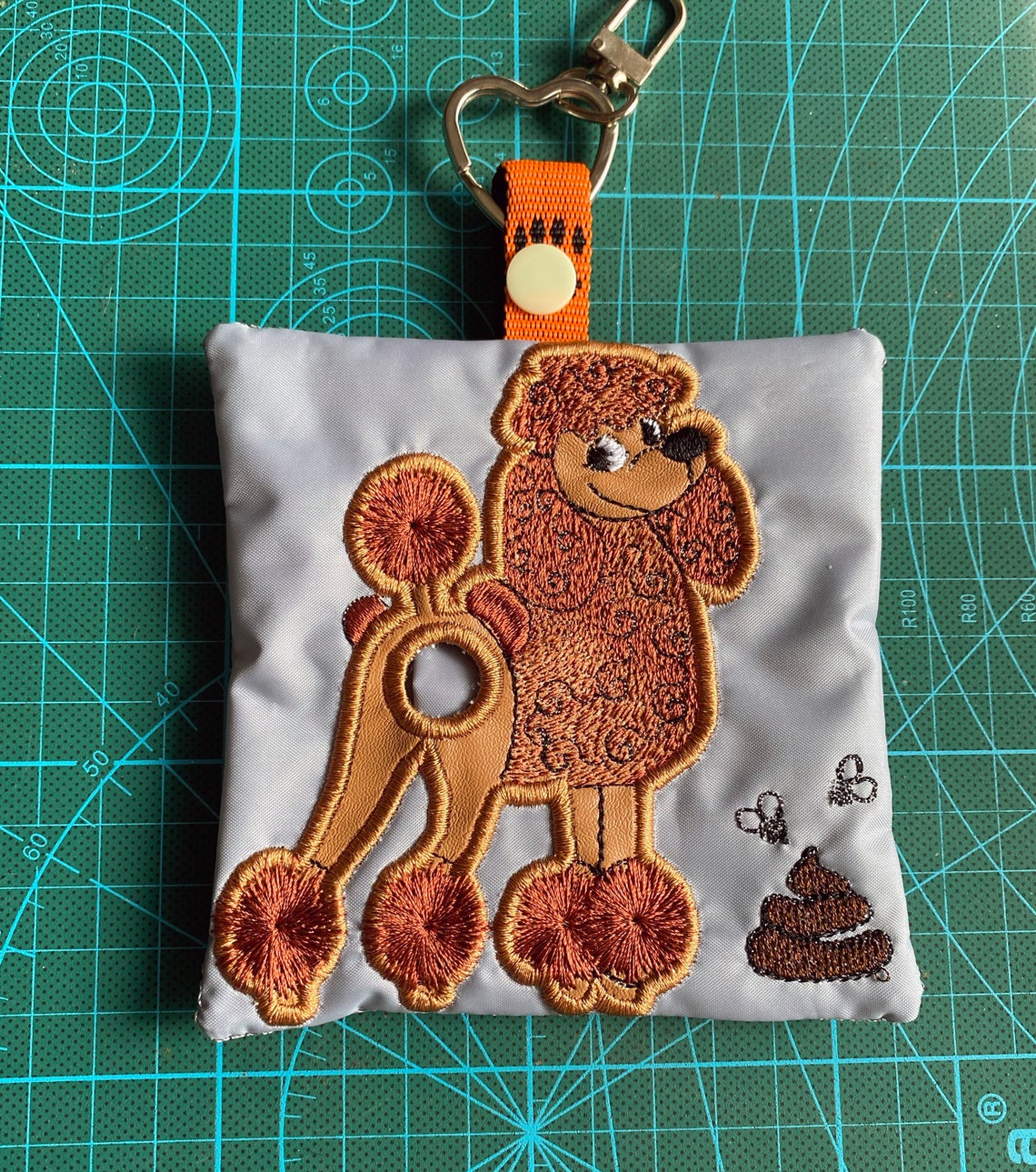 ITH Poodle Dog Poop bag dispenser machine embroidery design. Etsy Polska