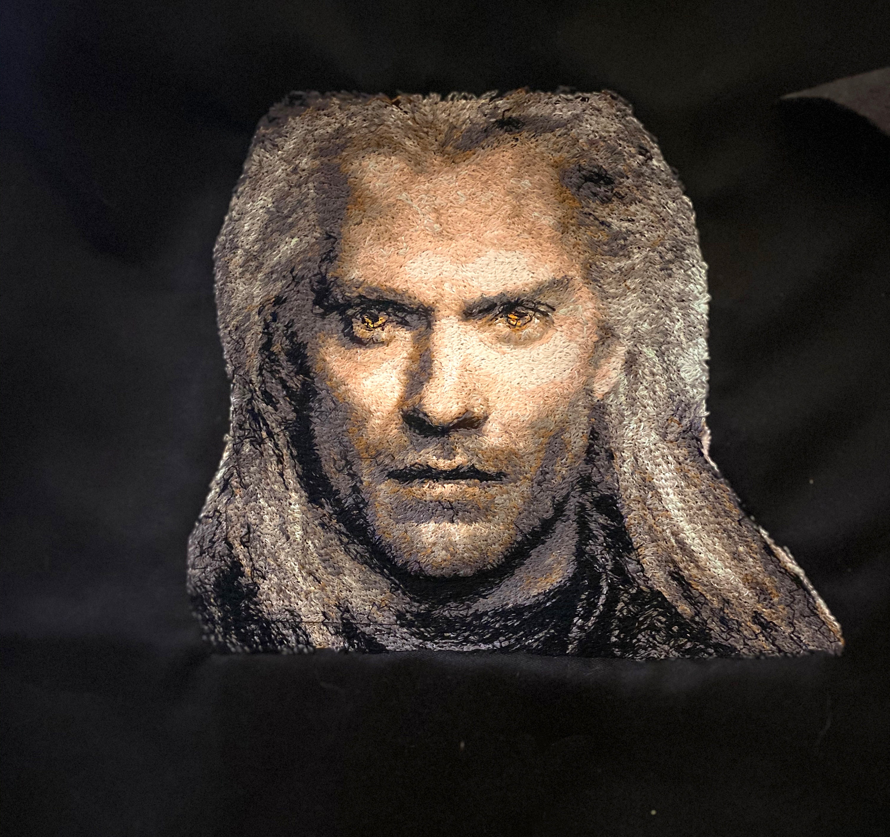 Der Witcher, Geralt von Rivia Maschine Stickerei Design. Die Witcher Fotostich Stickerei Design. Photostitsh Maschine Stickerei. Reifen 7x10