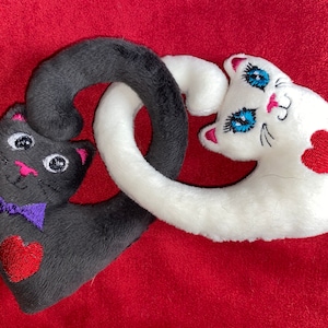 ITH Cats in love plush toy embroidery design. Toy Pattern Machine Embroidery Stuffie. Cute kittens two simlpe toys design. For the hoop 5x7