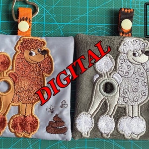 Può includere: Due pochette ricamate con disegni di barboncini. Una è grigio chiaro con un barboncino marrone, l'altra è grigio scuro con un barboncino bianco. Entrambe hanno un'emoji di cacca e la parola "DIGITAL". Ogni pochette misura 12,7 x 17,8 cm.