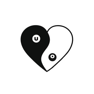 以下が含まれることがあります： ハートの形をした白黒の陰陽のシンボル。円の中に「U」と「O」の文字が入っています。