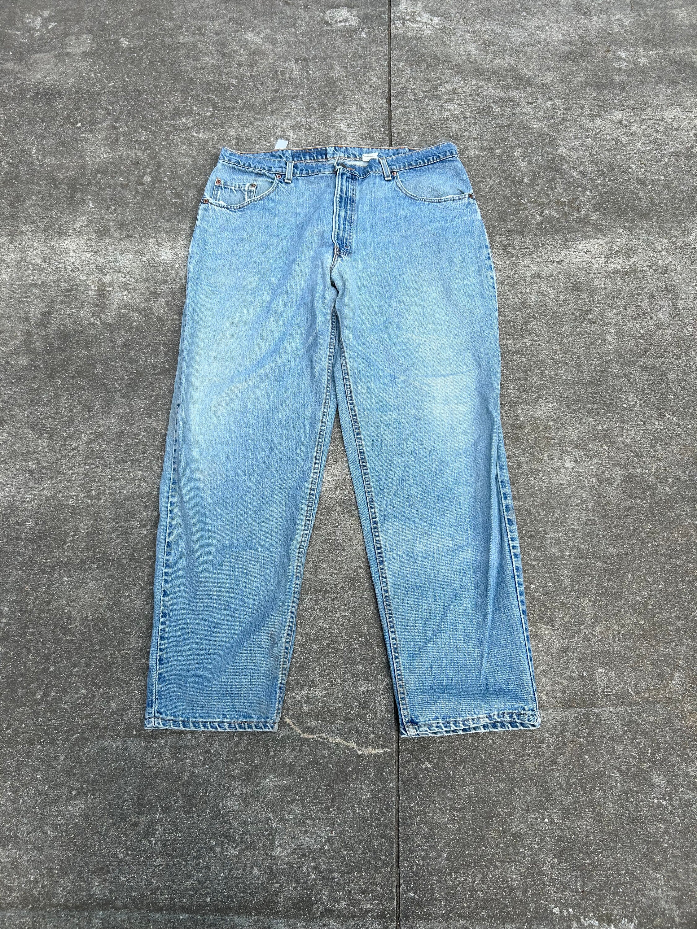 Vintage Levi’s 560 37x32(tag 40x32) loose fit tapered leg 100% cotton denim jeans. Made in the USA 11/1997. Soft. Faded. Some distress.