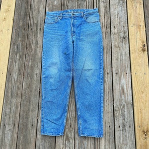 Vintage Levis 550 35x29,5(Tag 36x30) verblasst, 100% Baumwolle Jeans. Wunderschöne Fade. Brieftasche und Dip können Spuren verblassen. Hergestellt in Kanada. Mitte 90er Jahre. Weich
