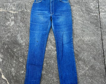Vintage Lee 80s 90s 29x32(not hemmed. Tag 16 L)100% cotton denim jeans. Made in the USA. Paper tag. Incredibly soft. Dark-ish wash.