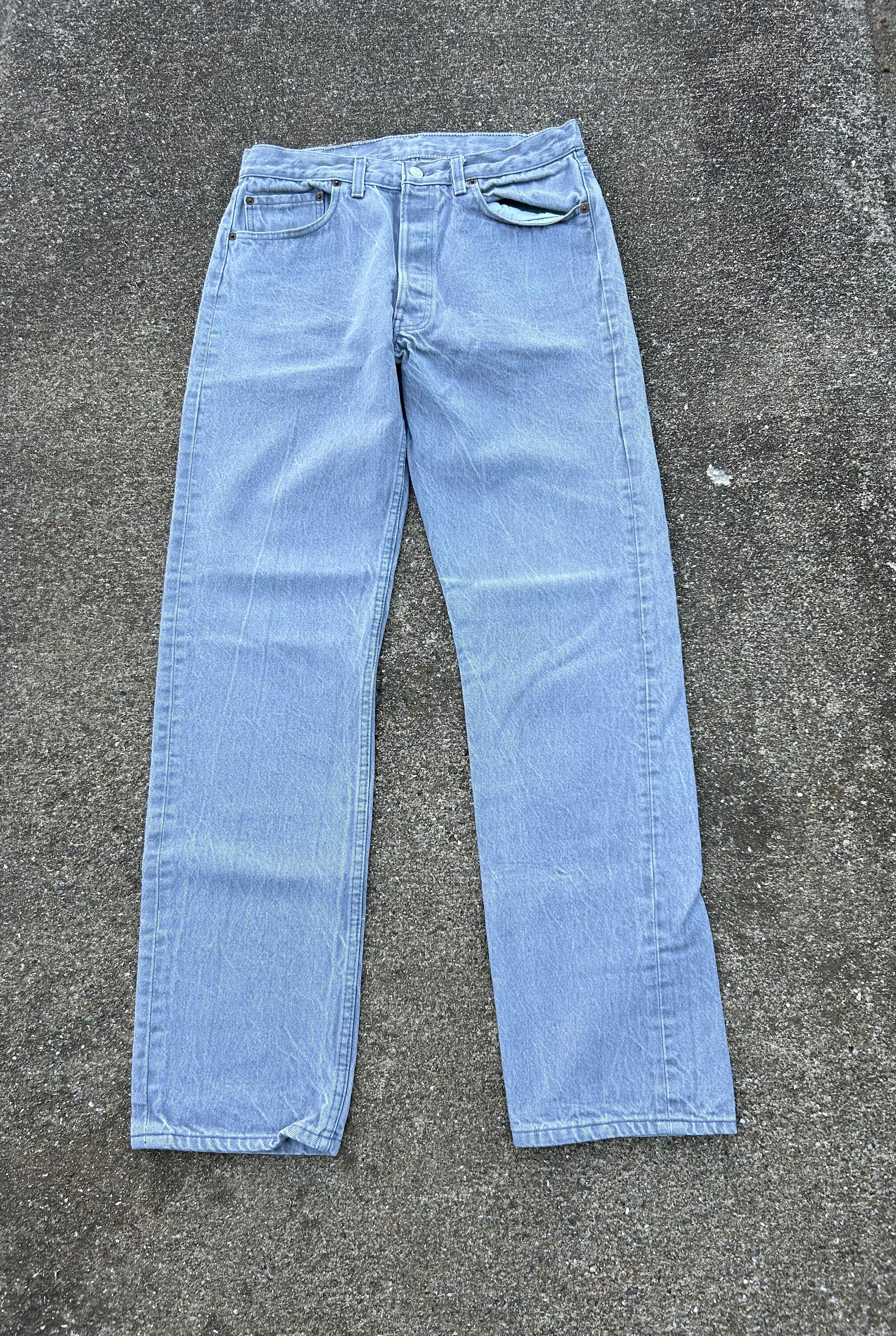 Jeans vintage anni '80 grigi 501 0657 con bottoni 31x33(34x34) in denim di cotone 100%. Prodotto negli Stati Uniti nel 05/1986. Condizioni assolutamente fantastiche. Segni di sbiadimento.