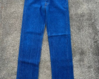 Vintage 80s Levi’s 501 33x34.5(tag says 36x36) 100% cotton denim jeans.  Iconic button fly. Made in the USA. July 1988. Red tab. No holes