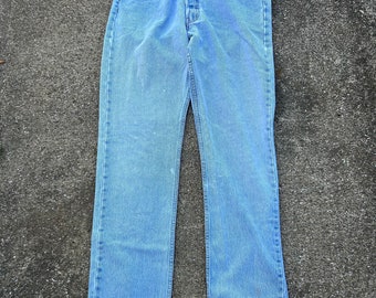 Jeans vintage Levi&#39;s da donna 501 30x33 (etichetta 33x34) con bottoni in denim di cotone 100%. Prodotto in Messico il 10/1999. Lavaggio chiaro e sbiadito. Così così morbido.